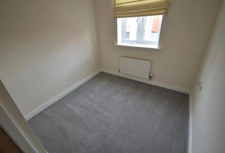 3 bedroom semi-detached house to rent - Photo 3