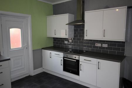 3 Bedroom Terraced House for Rent - Photo 4