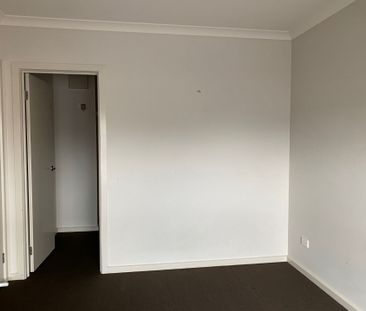 Affordable Townhouse Living in Epping! - Photo 2