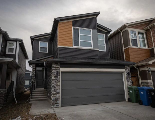 Executive Home in Belmont | 3 Bed + Bonus Room | Double Garage | Available Sept. — 3 Bedrooms House - Photo 1