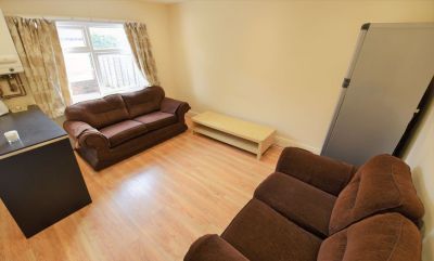 3 bedroom House in Mayville Terrace, Leeds - Photo 3