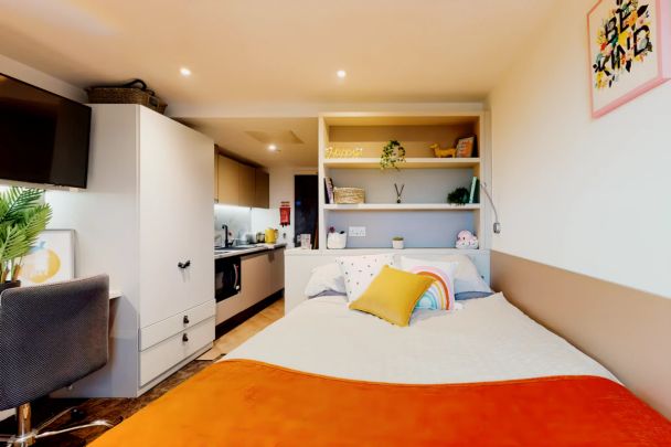 3 Bed Apartment - Photo 1