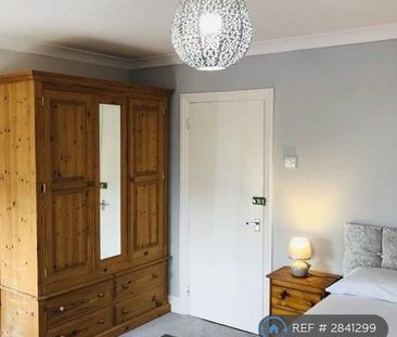 3 bedroom end of terrace house to rent - Photo 2