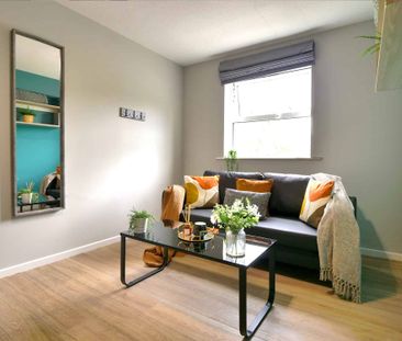 Classic 4 Bed Apartment - Photo 5