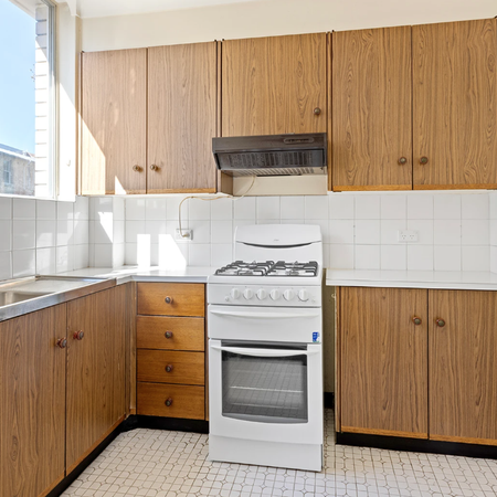 Peaceful one bedroom apartment moments to Glebe Point Road - Photo 3