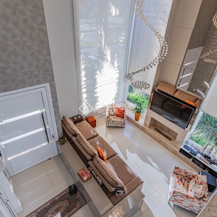 Casa em Condomínio com 4 quartos e 305m² para alugar em Central Parque, Cachoeirinha. - Foto 1