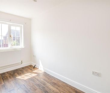 3 bed House - Detached To Let - Photo 4