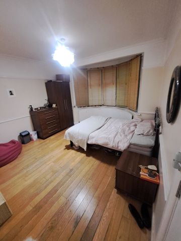 Room in a Shared House, Pymmes Green Road, N11 - Photo 5