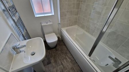 3 bedroom semi-detached house to rent - Photo 5