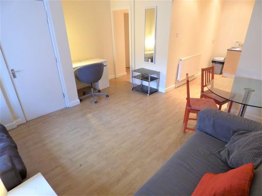 2 bedroom ground floor flat to rent - Photo 1