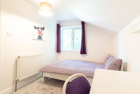 6 Bed Detached House, Sirdar Road, SO17 - Photo 2