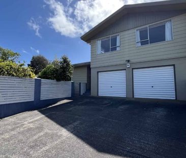 THREE BEDROOMS - FEILDING - Photo 4