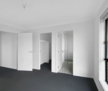 Modern 4 bedroom home - Photo 1