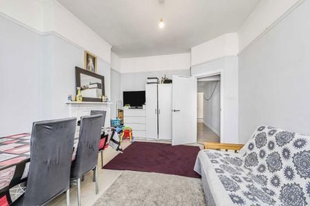 3 bedroom flat to rent - Photo 5