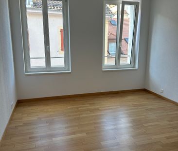 Discret appartement de 2.5 pièces en plein centre ville - Photo 3