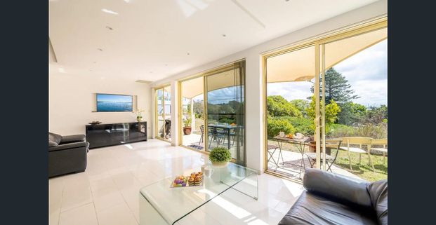 Furnished apartment right opposite the beach - Photo 1