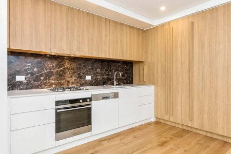 Oversized Modern Lifestyle Apartment With Large Balcony- Lift Access - Photo 2