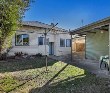 IMMACULATE 3 BEDROOM CALIFORNIA BUNGALOW HOME IN THE HEART OF BALLA... - Photo 4