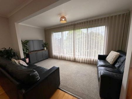 COSY FAMILY HOME PACKED WITH FEATURES! - Photo 3