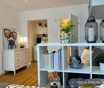 Studio to rent - Photo 2