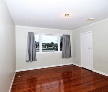 Unit 1, 1 Wattle Road, Sunnyvale, Auckland - Photo 2