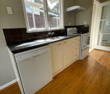 Sunny tidy 3 bedroom . Spacious deck and backyard - Photo 6