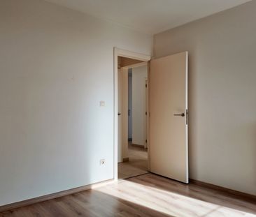 Lichtrijk appartement met panoramisch uitzicht op de Markt van Eeklo! - Photo 3