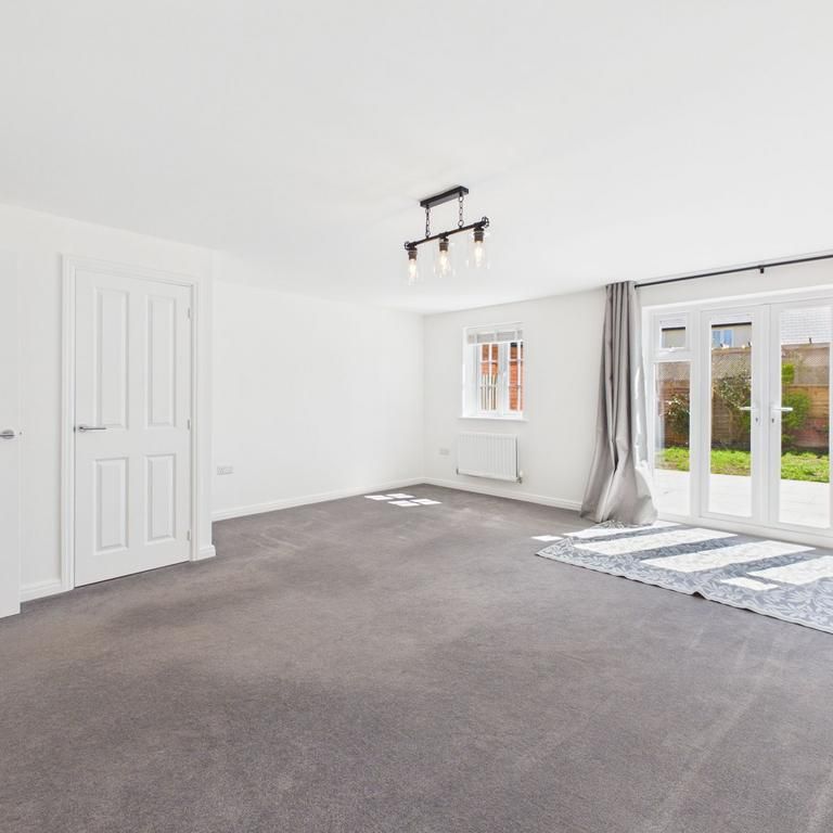 4 bedroom semi-detached house to rent - Photo 1