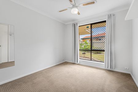 Spacious 3 Bedroom Duplex - 16A Rivergum Place! - Photo 5
