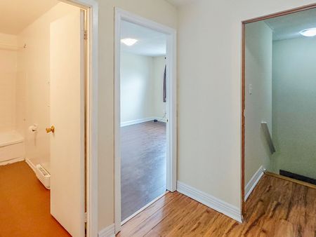 For Lease - 5130A Dundas Street Unit# 2nd Flr, Toronto, Ontario - Photo 4