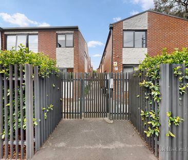 Modern Apartment in Prime Richmond Location - Photo 3