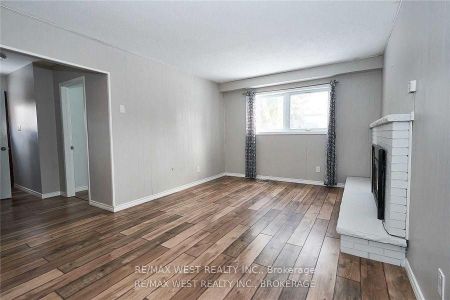 For Lease - 323 Centre Street, Shelburne, Ontario - Photo 2