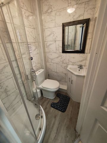 Studio Flat, Princess Street, LU1 - Photo 2