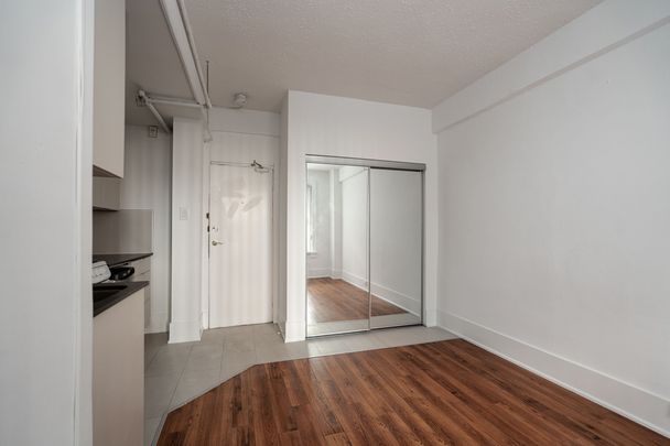 160 Huron Street - Photo 1