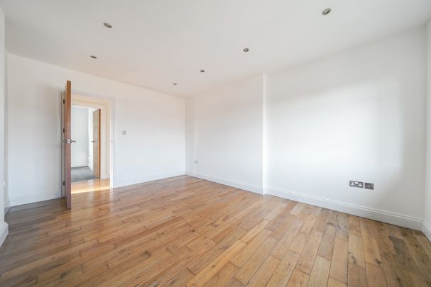 Flat to rent - Mayplace Road East, Bexleyheath, DA7 - Photo 1
