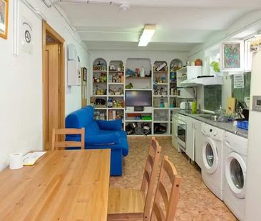 Avenida de los Toreros, Madrid, Community of Madrid 28028 - Photo 2