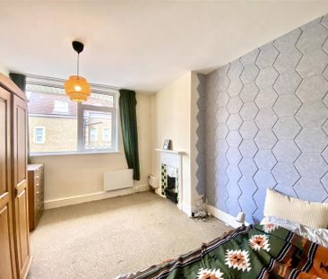 First Floor Flat, Coldharbour Road, Bristol, BS6 7NA - Photo 2