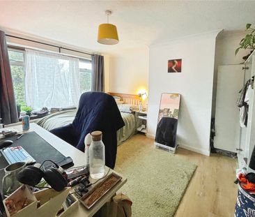 Nobles Way, Egham, Surrey, TW20 9RJ - Photo 4