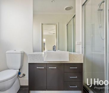 Family Home in Popular Woodlands Estate!! - Photo 2