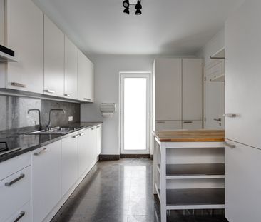 Four-bedroom family home in a gated community with private garden a... - Photo 2