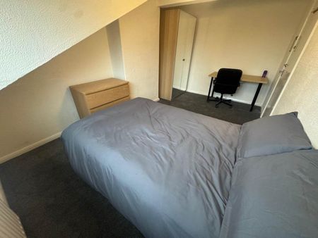 Stanmore Avenue (Room 4), Burley, - Photo 4