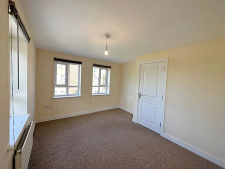 4 bedroom semi-detached house to rent - Photo 5