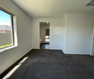 NICELY PRESENTED FOUR BEDROOM HOME ! - Photo 6