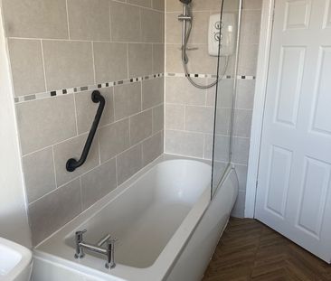 Room in a Shared House, Culcheth Lane, M40 - Photo 4