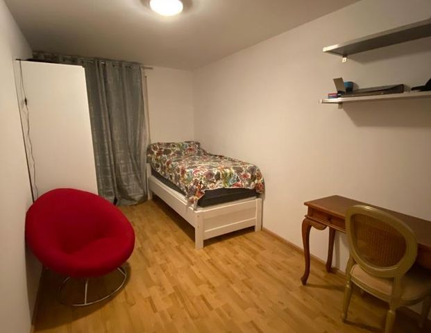 Günstig 12 WG Zimmern in Stuttgart Bad Cannstatt - Photo 1