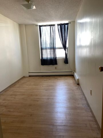 1 BDRM/1 BATH - 115 3RD AVE S - Available JAN 1 - Photo 3