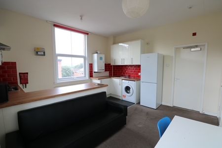 2 Bedroom Apartment To Rent in Nottingham - Photo 4