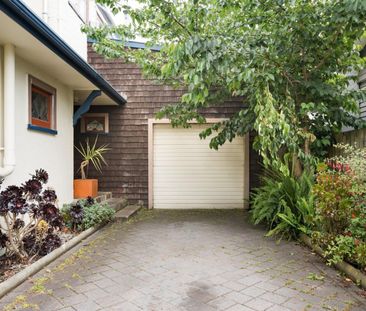Gorgeous character home with four bedrooms - Photo 3