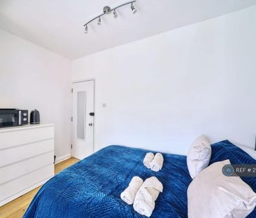 1 bedroom in a house share to rent - Photo 5