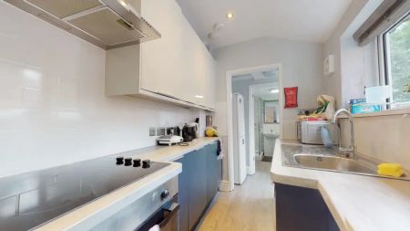 4 bedroom terraced house to rent - Photo 3